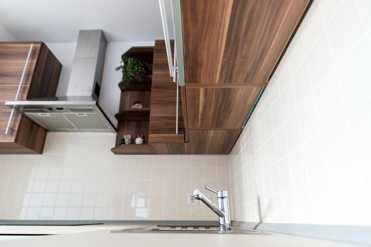B8 Apartment *