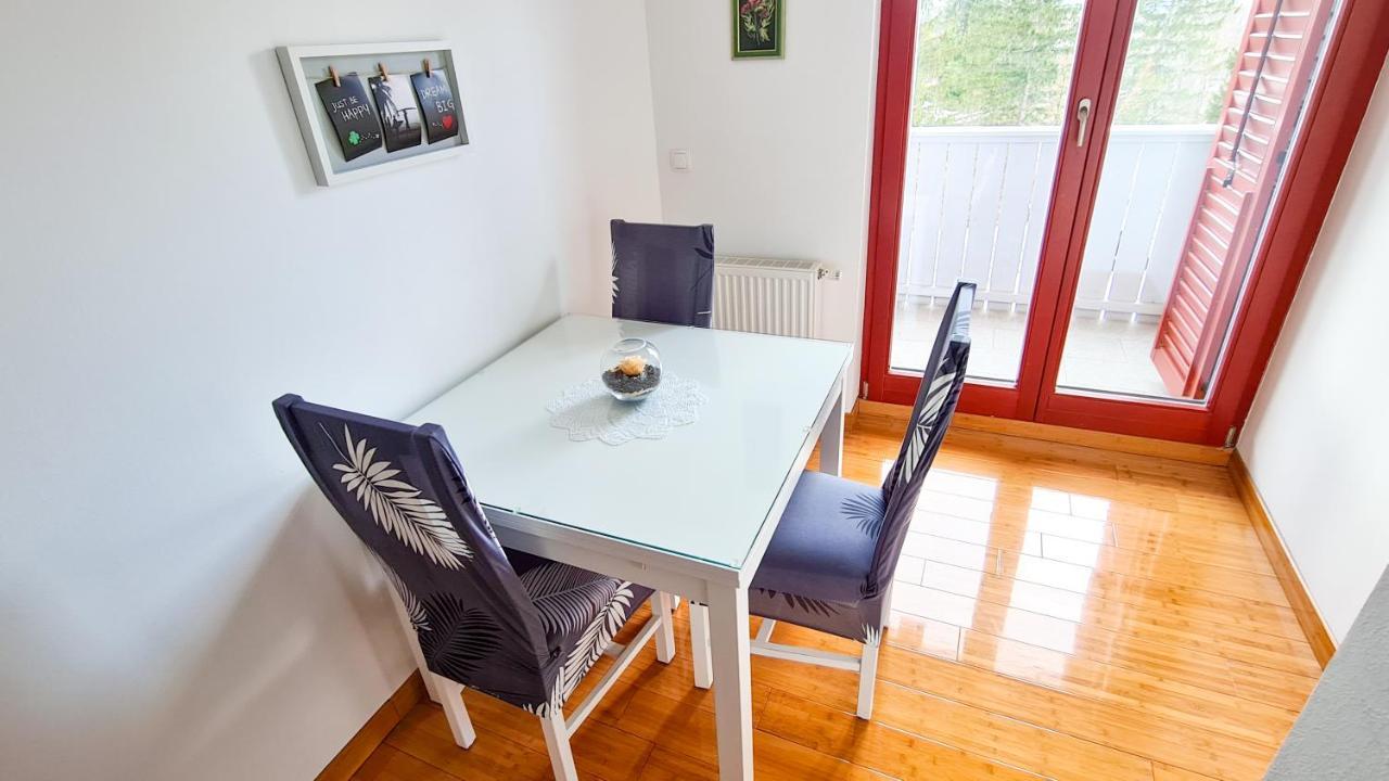B8 Apartment *